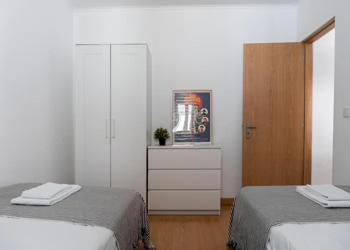 Entrecampos - Two Bedroom With Terrace شقة